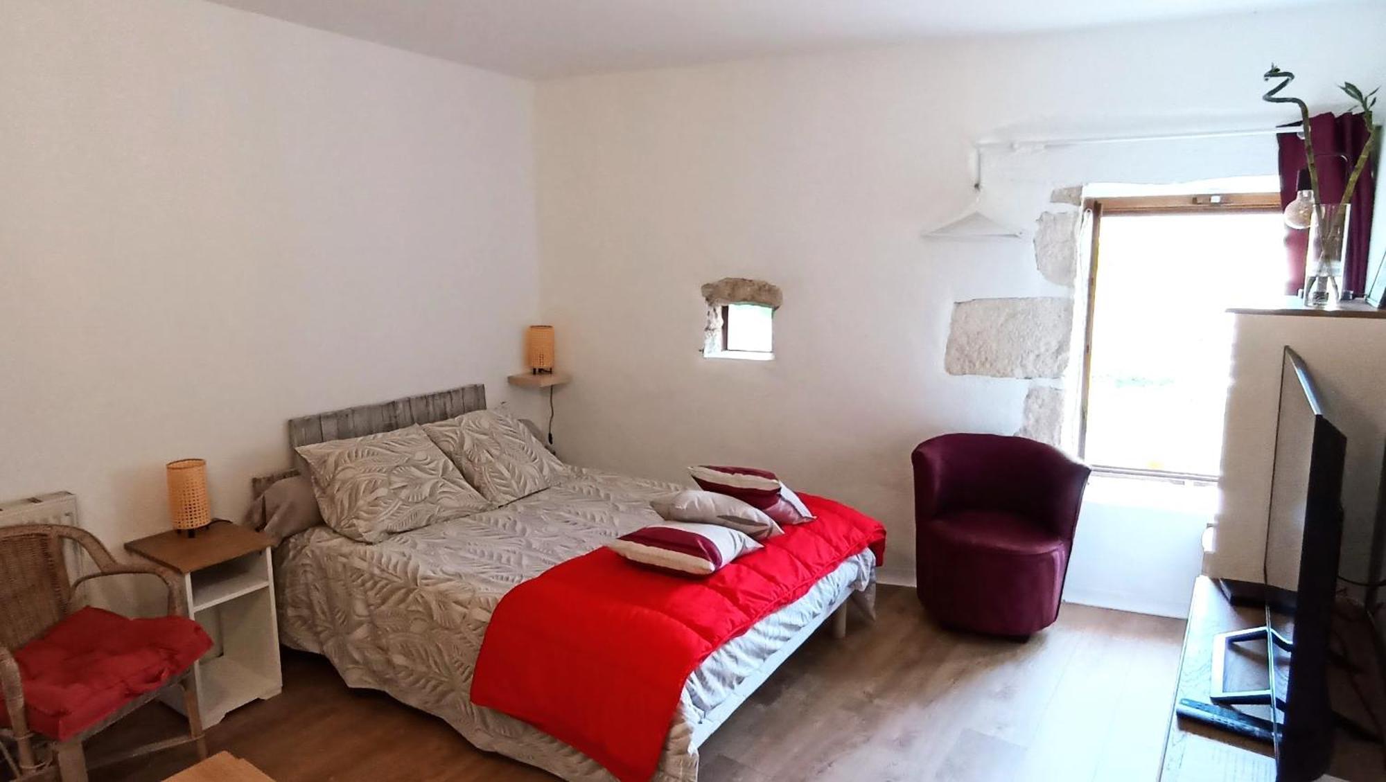 Cosy En Pleine Nature Dans Maison En Pierre Avec Piscine Et Wifi Hébergement de vacances