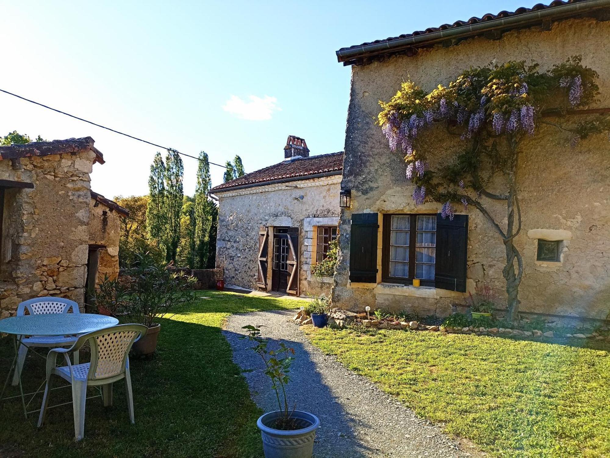 Cosy En Pleine Nature Dans Maison En Pierre Avec Piscine Et Wifi Hébergement de vacances *