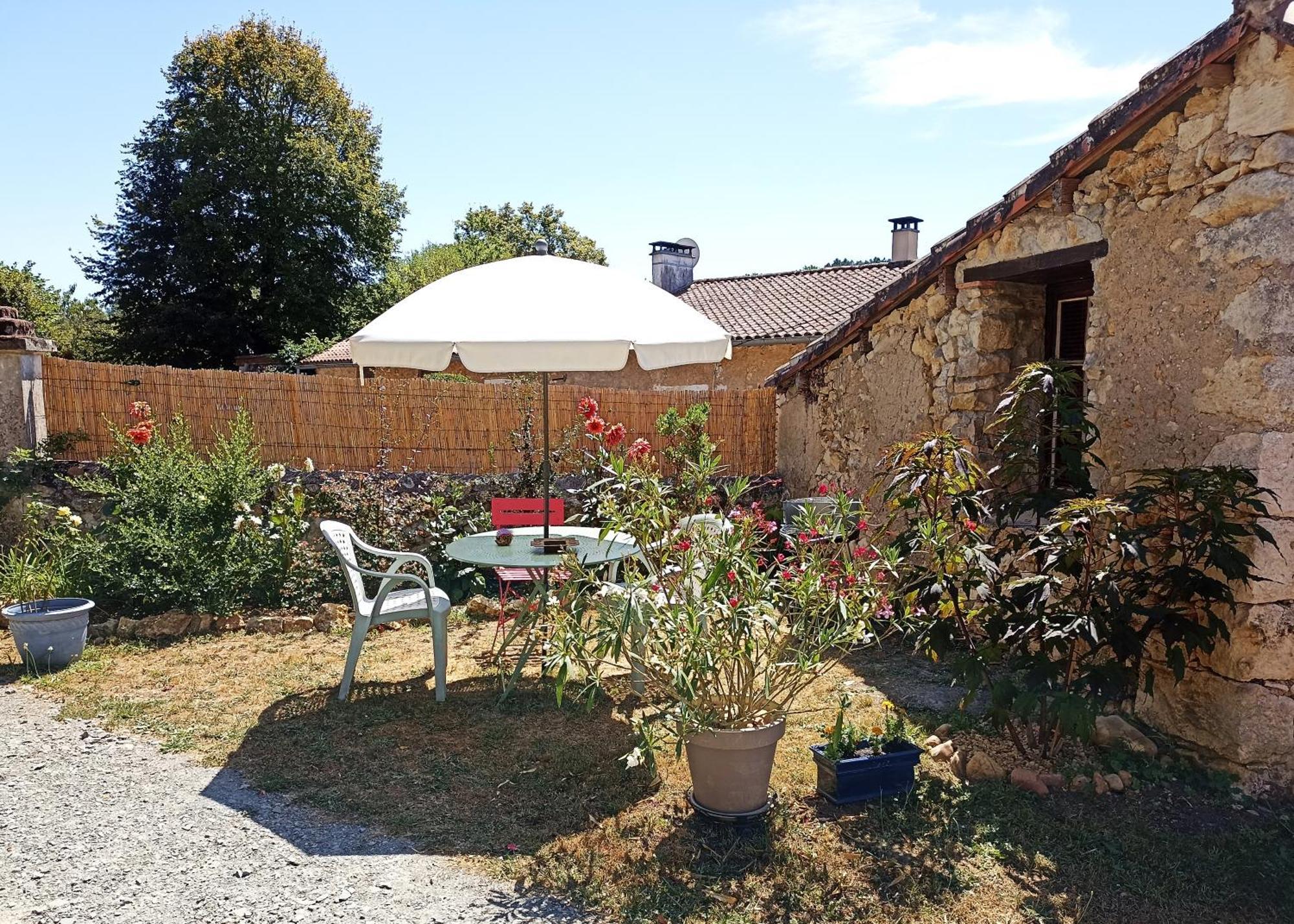 Cosy En Pleine Nature Dans Maison En Pierre Avec Piscine Et Wifi Hébergement de vacances Saint-Romain-et-Saint-Clément